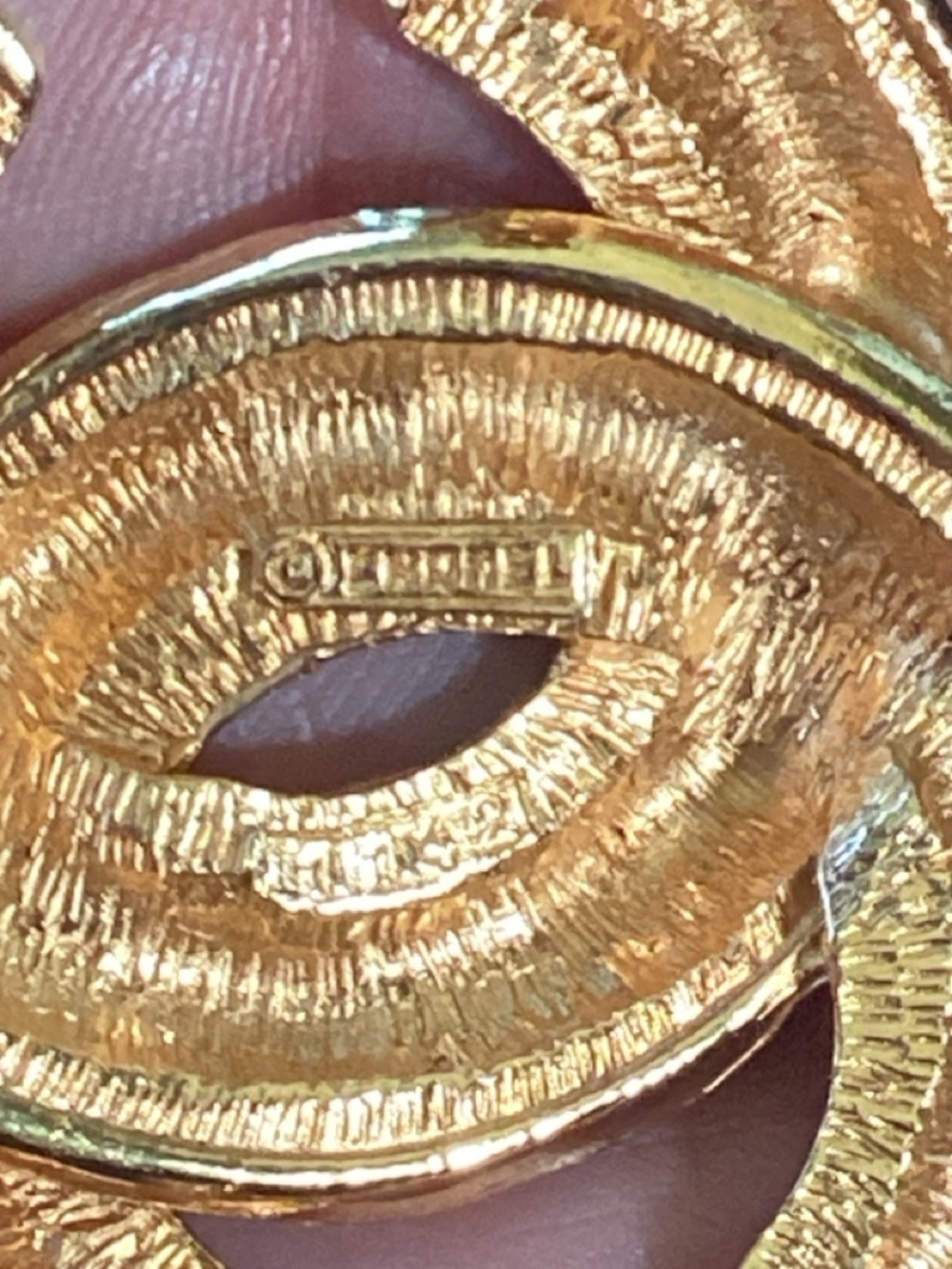 vintage Chanel brooch gold-plated Matelassé . - Picture 4 of 7